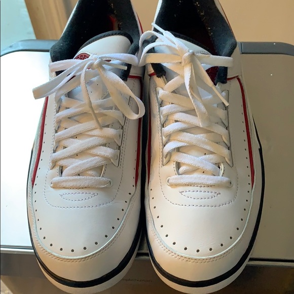 jordan low 2s